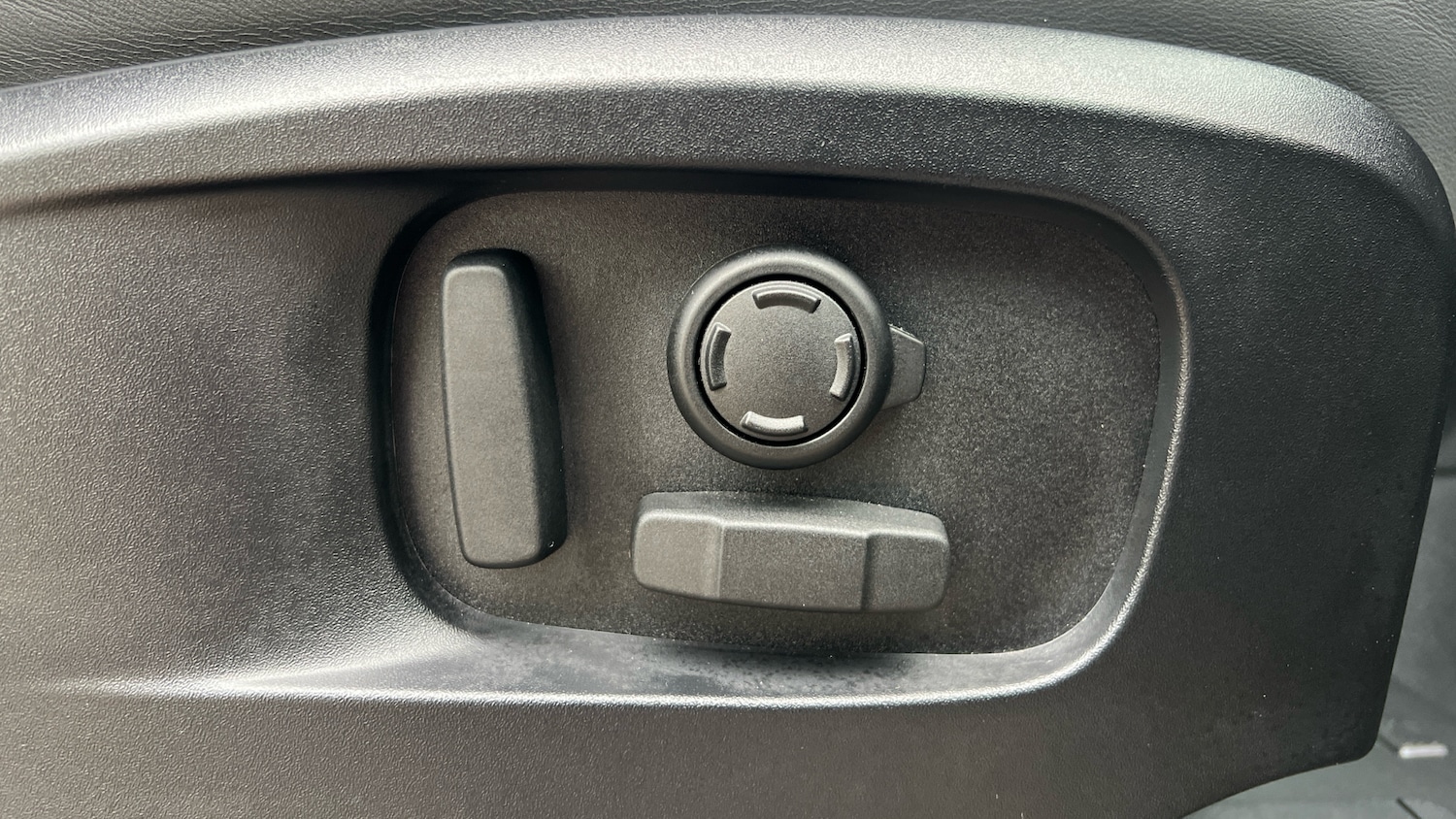 Used Land Rover Defender 2024 for sale - 76497143: Photo 22