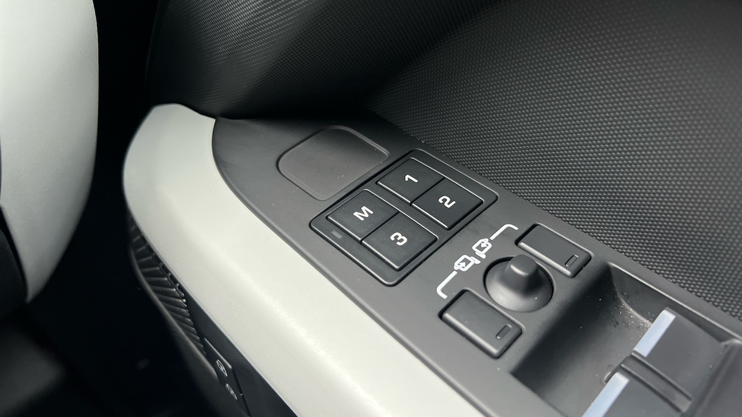 Used Land Rover Defender 2024 for sale - 76497143: Photo 23