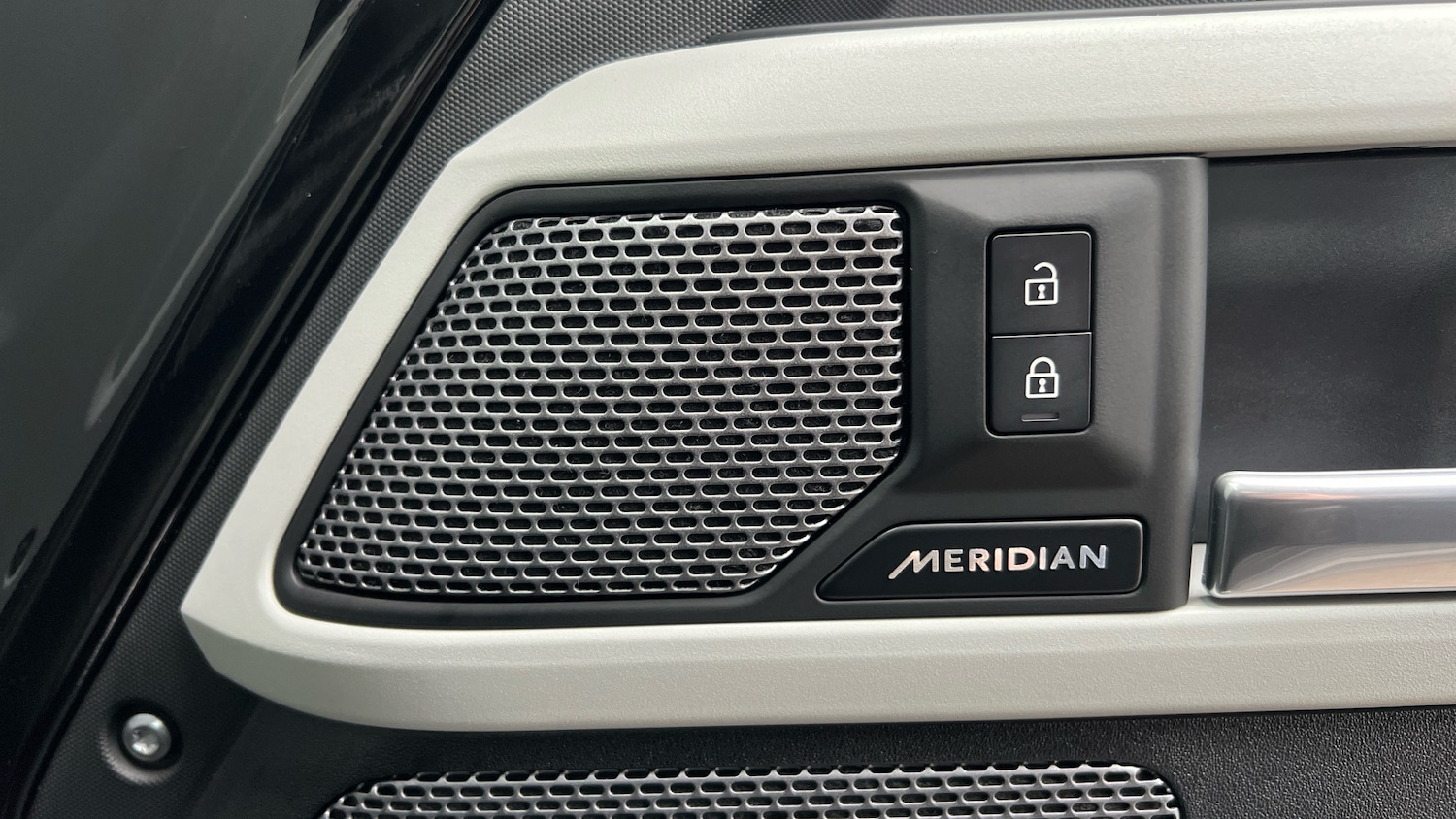 Used Land Rover Defender 2024 for sale - 76497143: Photo 24