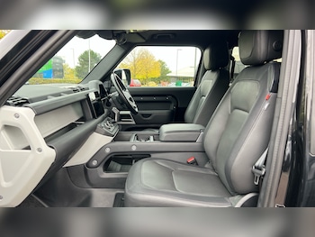 Used Land Rover Defender 2024 for sale - 76497143: Photo