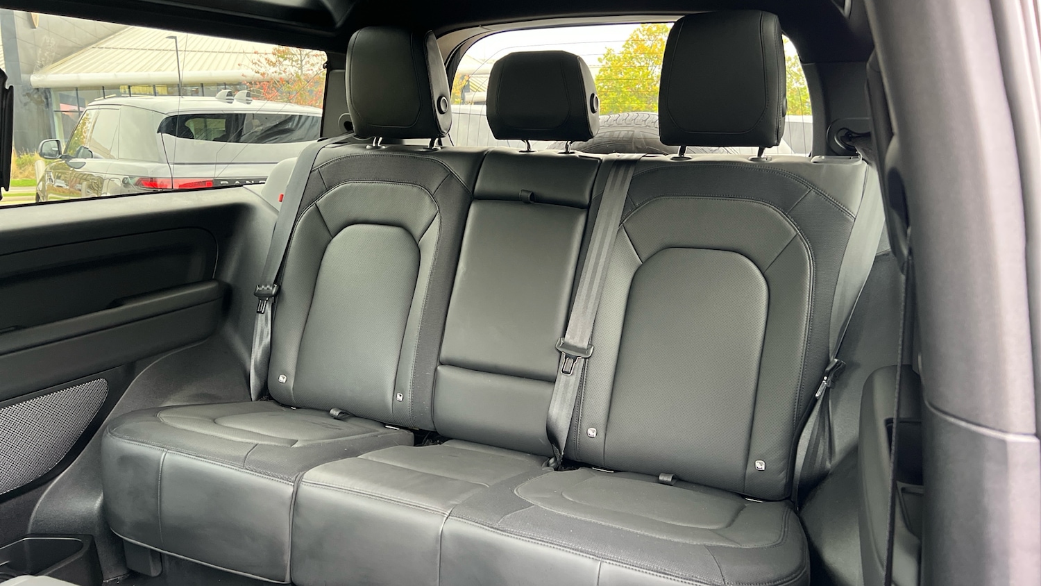 Used Land Rover Defender 2024 for sale - 76497143: Photo 4