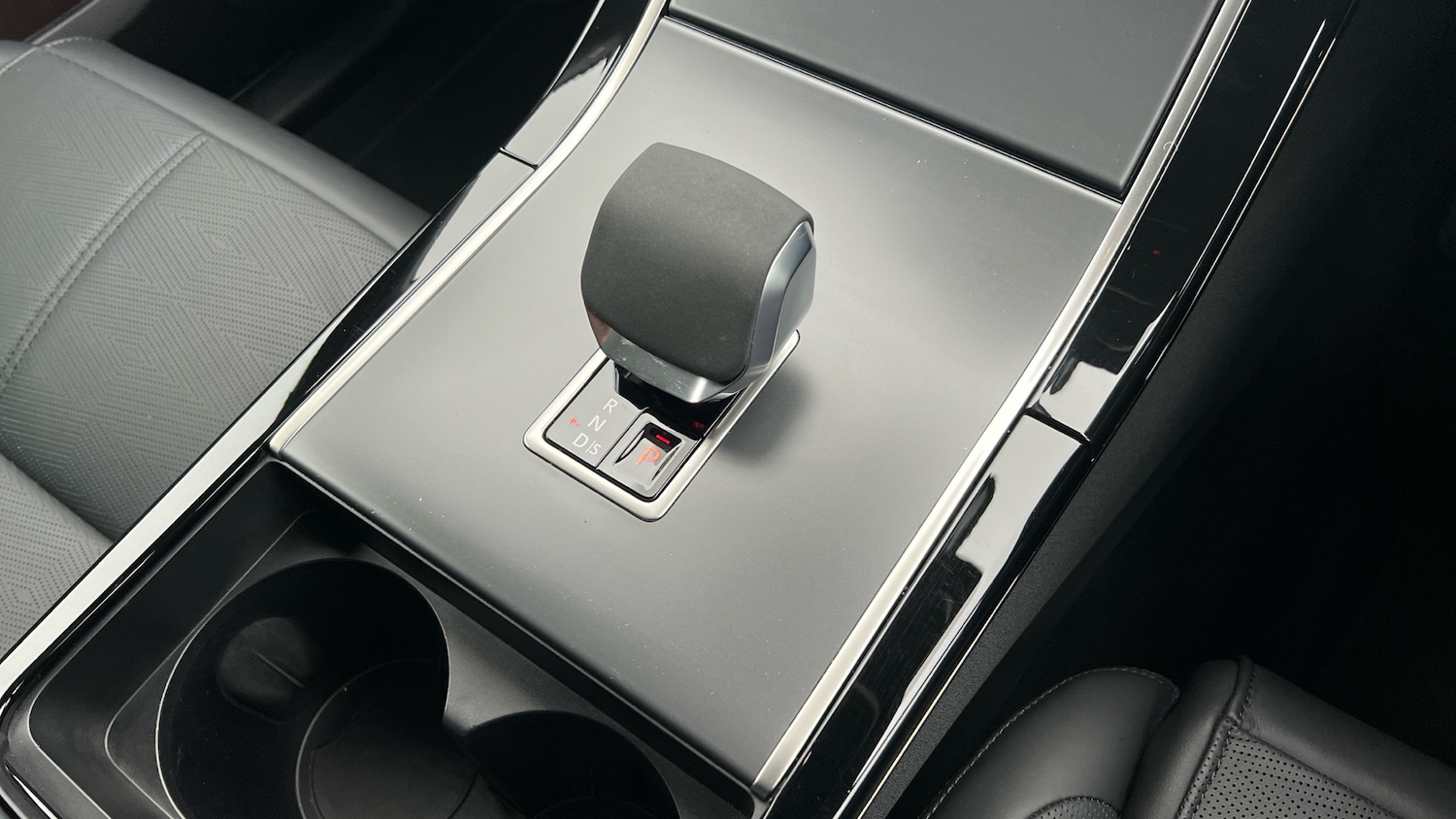 Used Land Rover Range Rover Velar 2023 for sale - 76368837: Photo 13