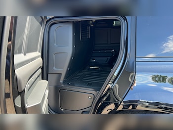 Used Land Rover Defender 2026 for sale - 79142986: Photo