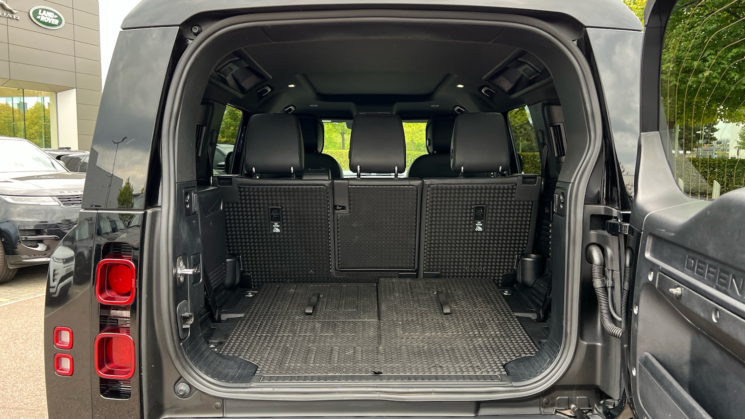 Used Land Rover Defender 2022 for sale - 76497146: Photo 10