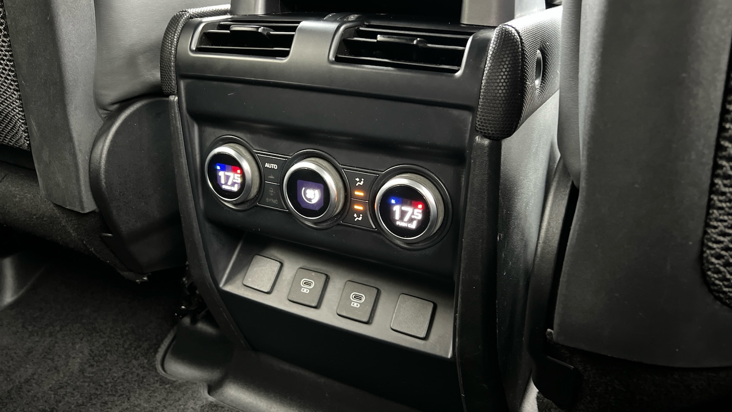 Used Land Rover Defender 2022 for sale - 76497146: Photo 18