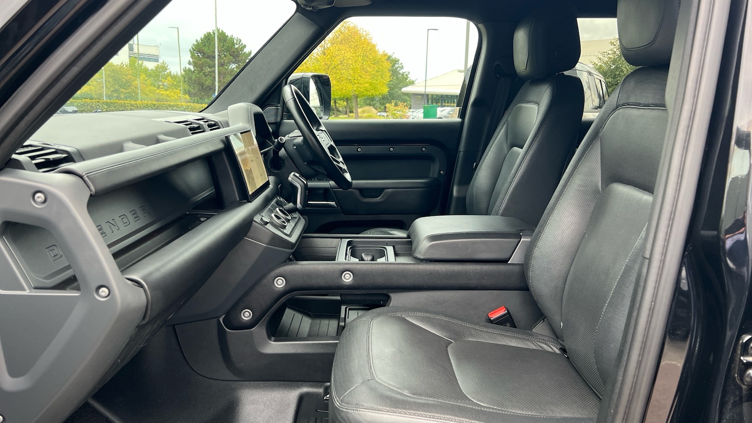 Used Land Rover Defender 2022 for sale - 76497146: Photo 3