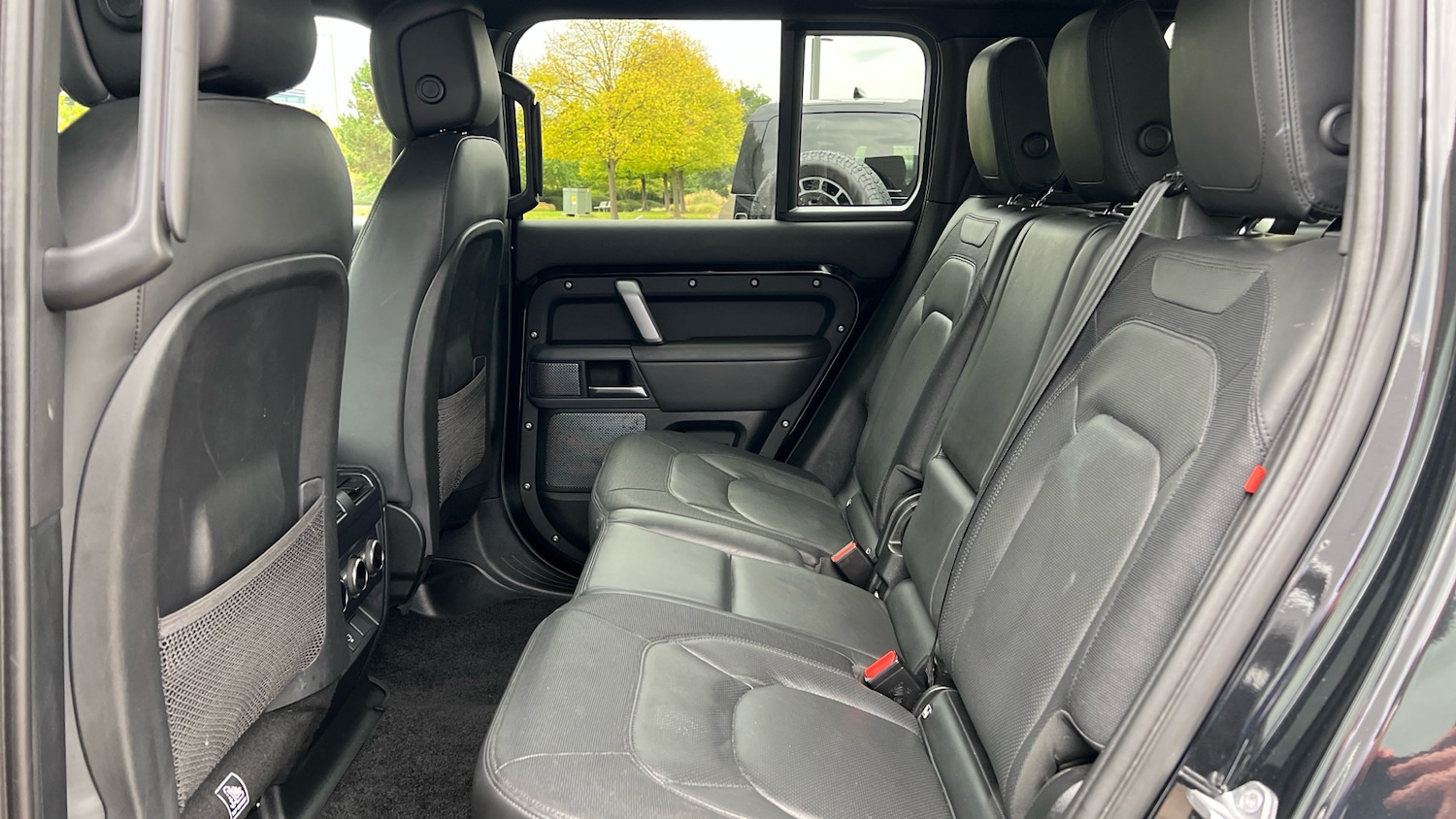 Used Land Rover Defender 2022 for sale - 76497146: Photo 4