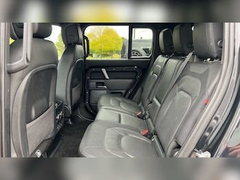 Used Land Rover Defender 2022 for sale - 76497146: Photo