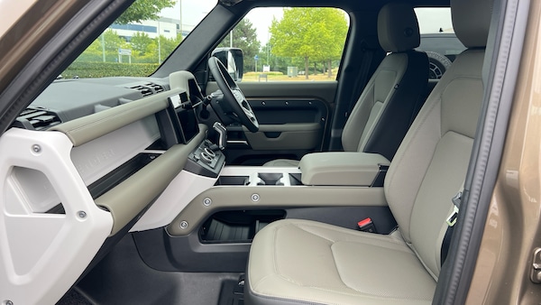 Used Land Rover Defender for sale - 75621546: Photo 3