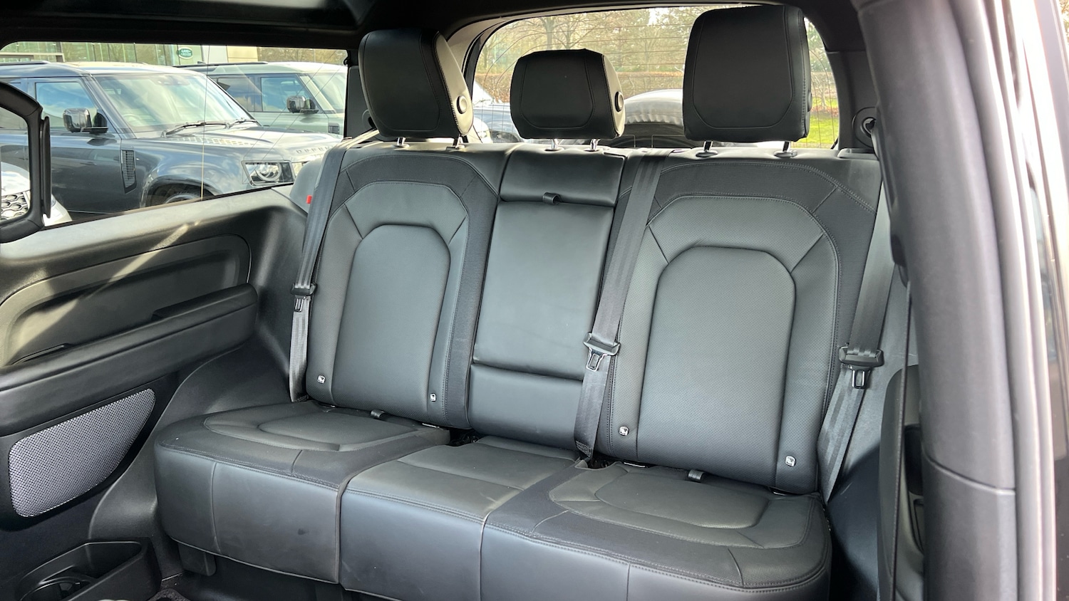 Used Land Rover Defender 2024 for sale - 77954160: Photo 4