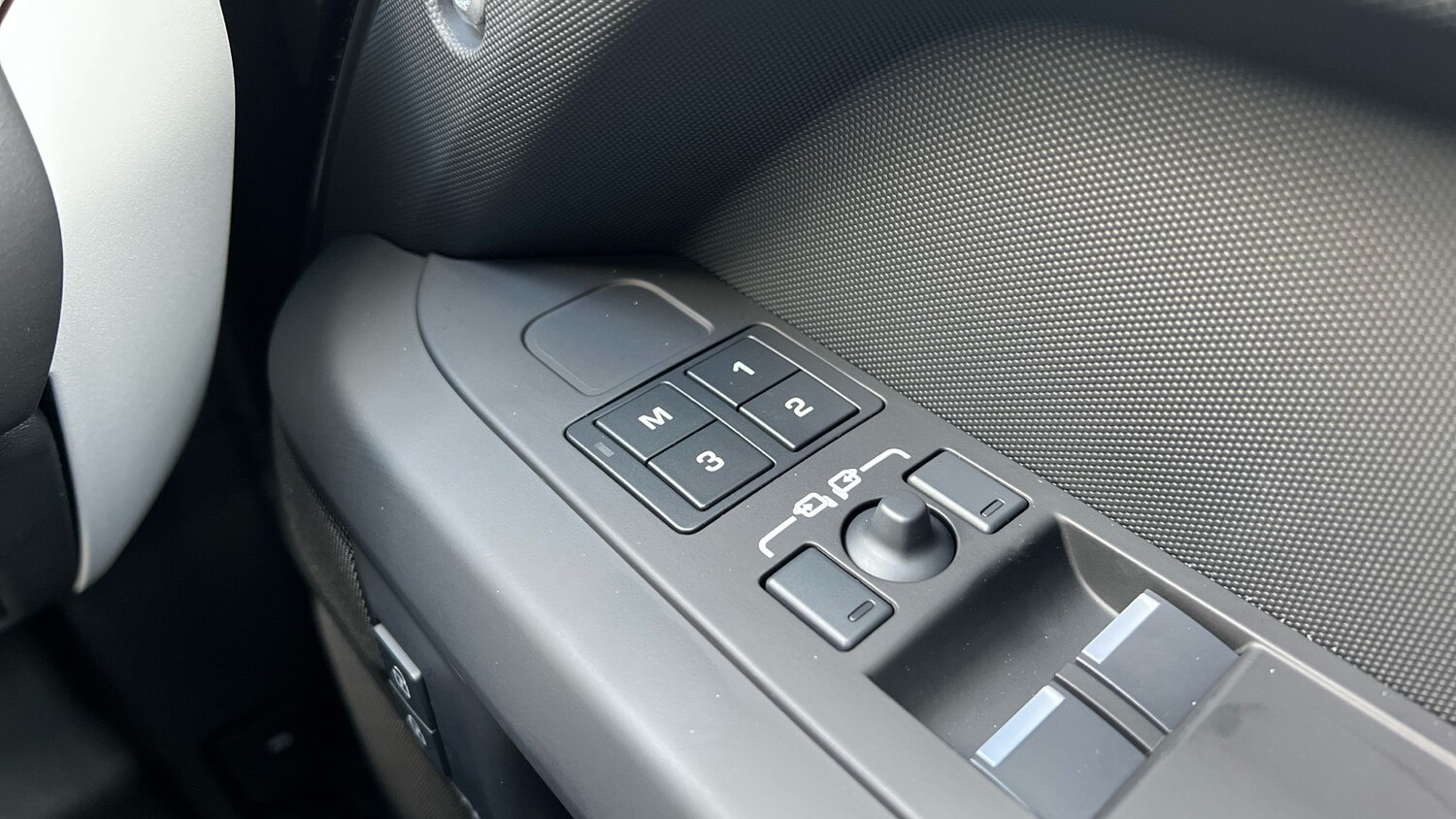 Used Land Rover Defender for sale - 76643236: Photo 23