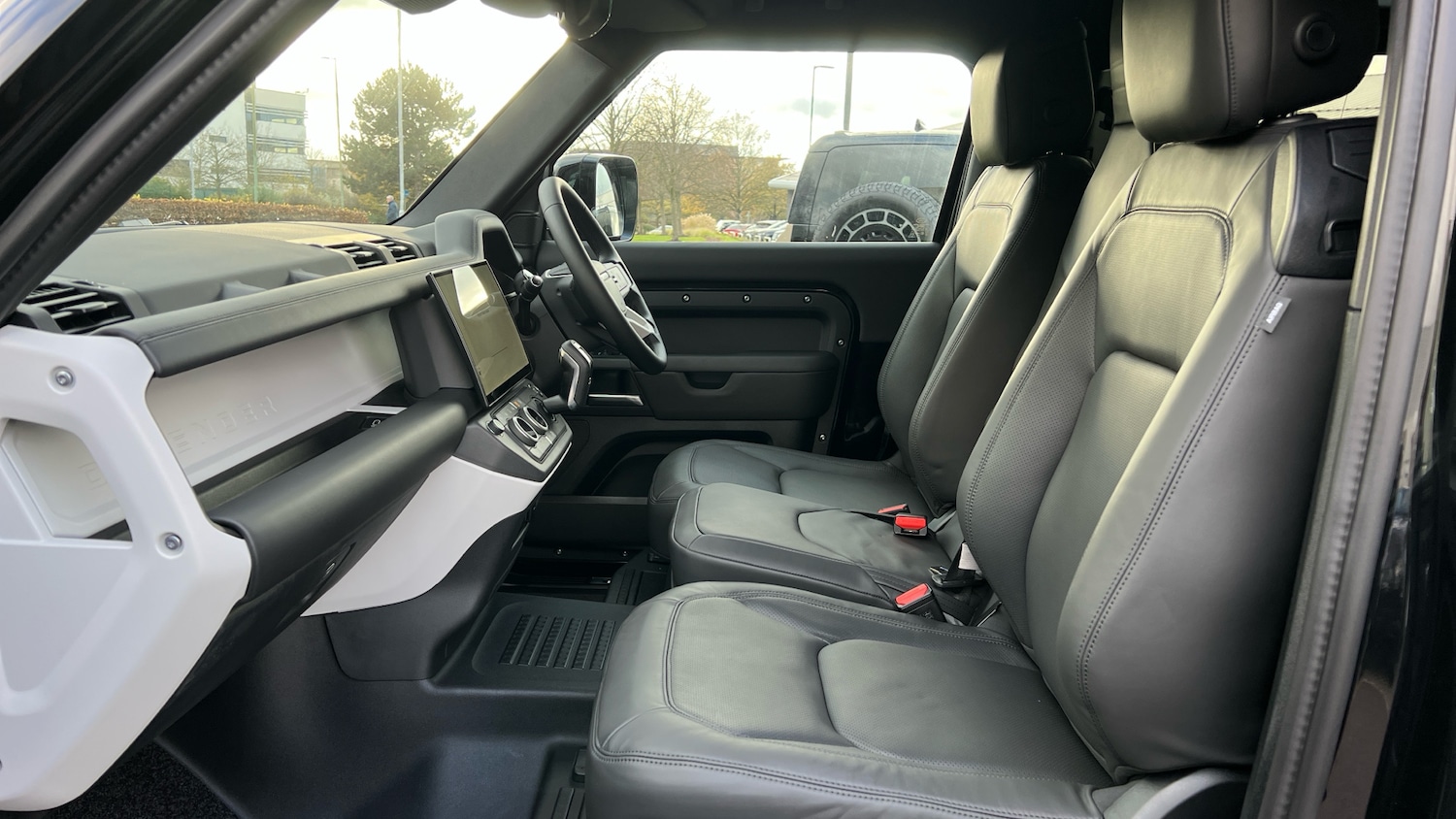 Used Land Rover Defender for sale - 76643236: Photo 3