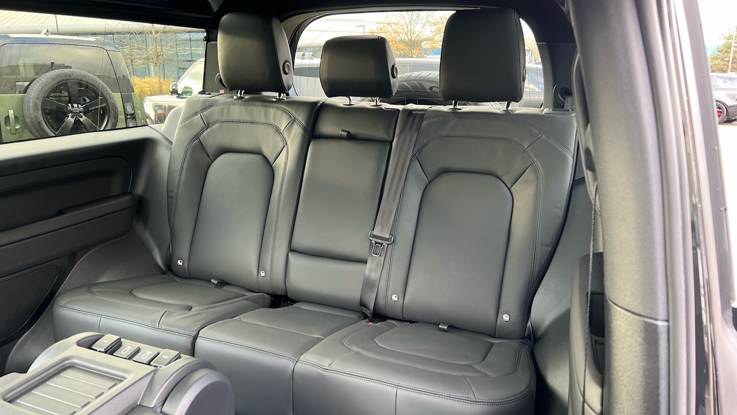 Used Land Rover Defender for sale - 76643236: Photo 4