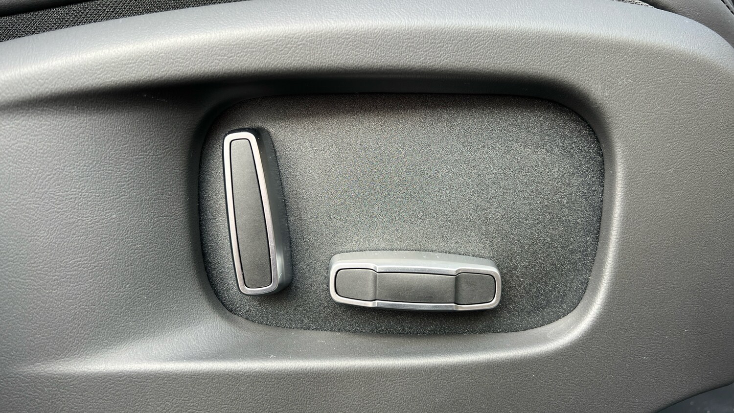 Used Land Rover Defender for sale - 76387047: Photo 25