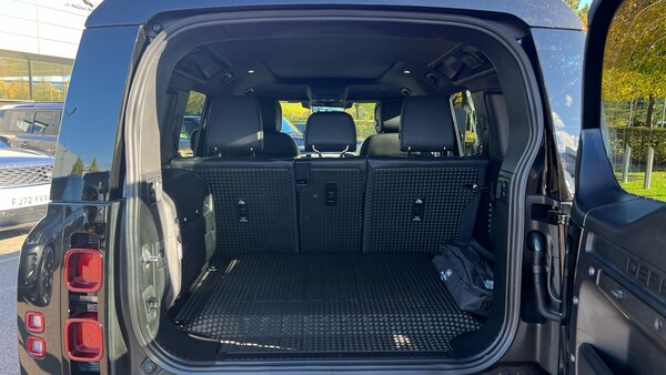 Used Land Rover Defender 2024 for sale - 76040491: Photo 10