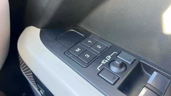 Used Land Rover Defender 2024 for sale - 76040491: Photo 23