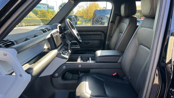 Used Land Rover Defender 2024 for sale - 76040491: Photo 3