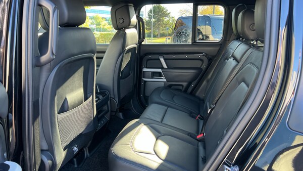 Used Land Rover Defender 2024 for sale - 76040491: Photo 4