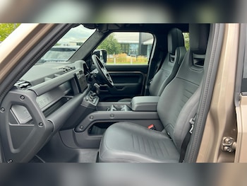 Used Land Rover Defender 2025 for sale - 75913316: Photo