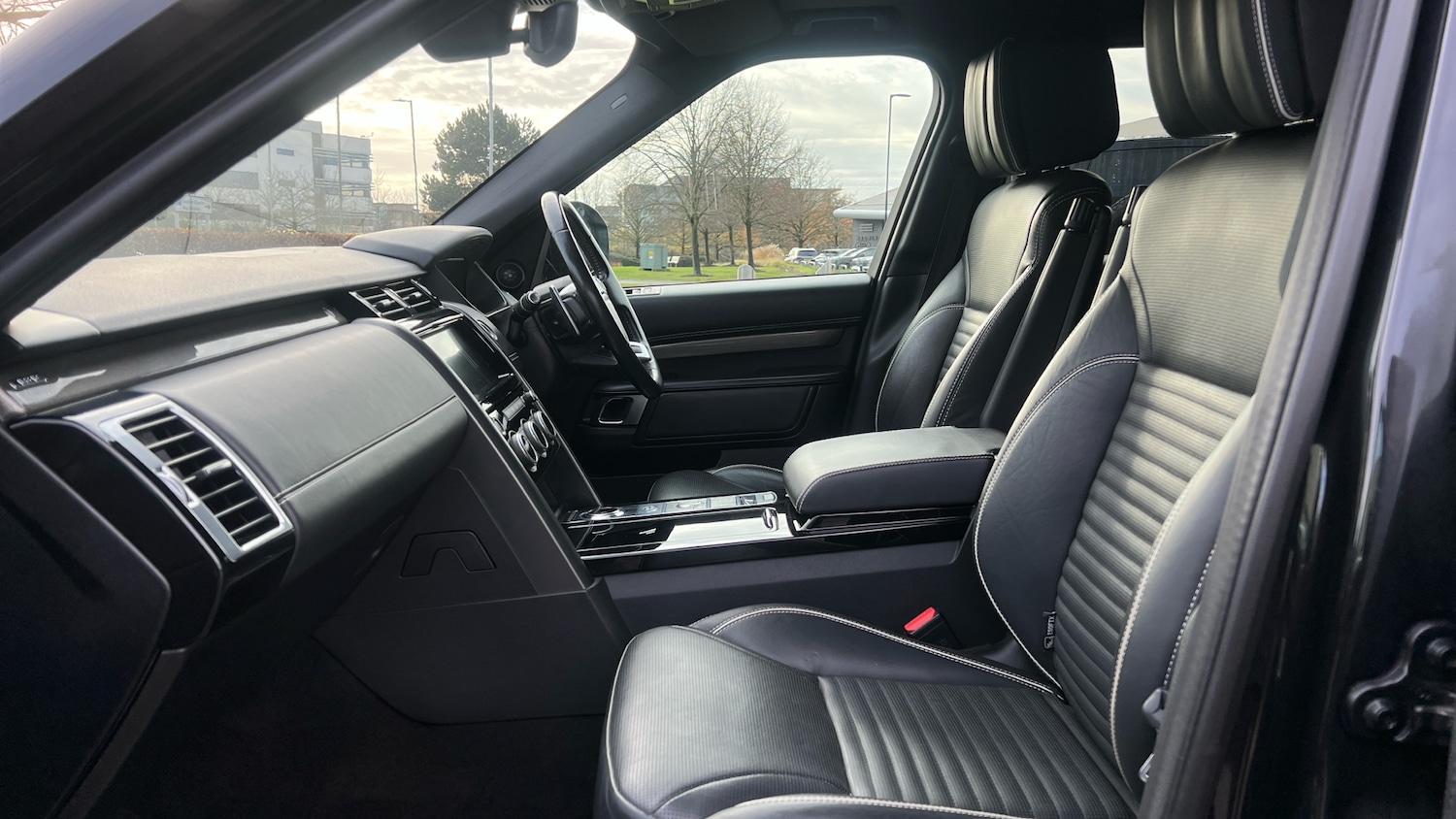 Used Land Rover Discovery 2018 for sale - 76836826: Photo 3