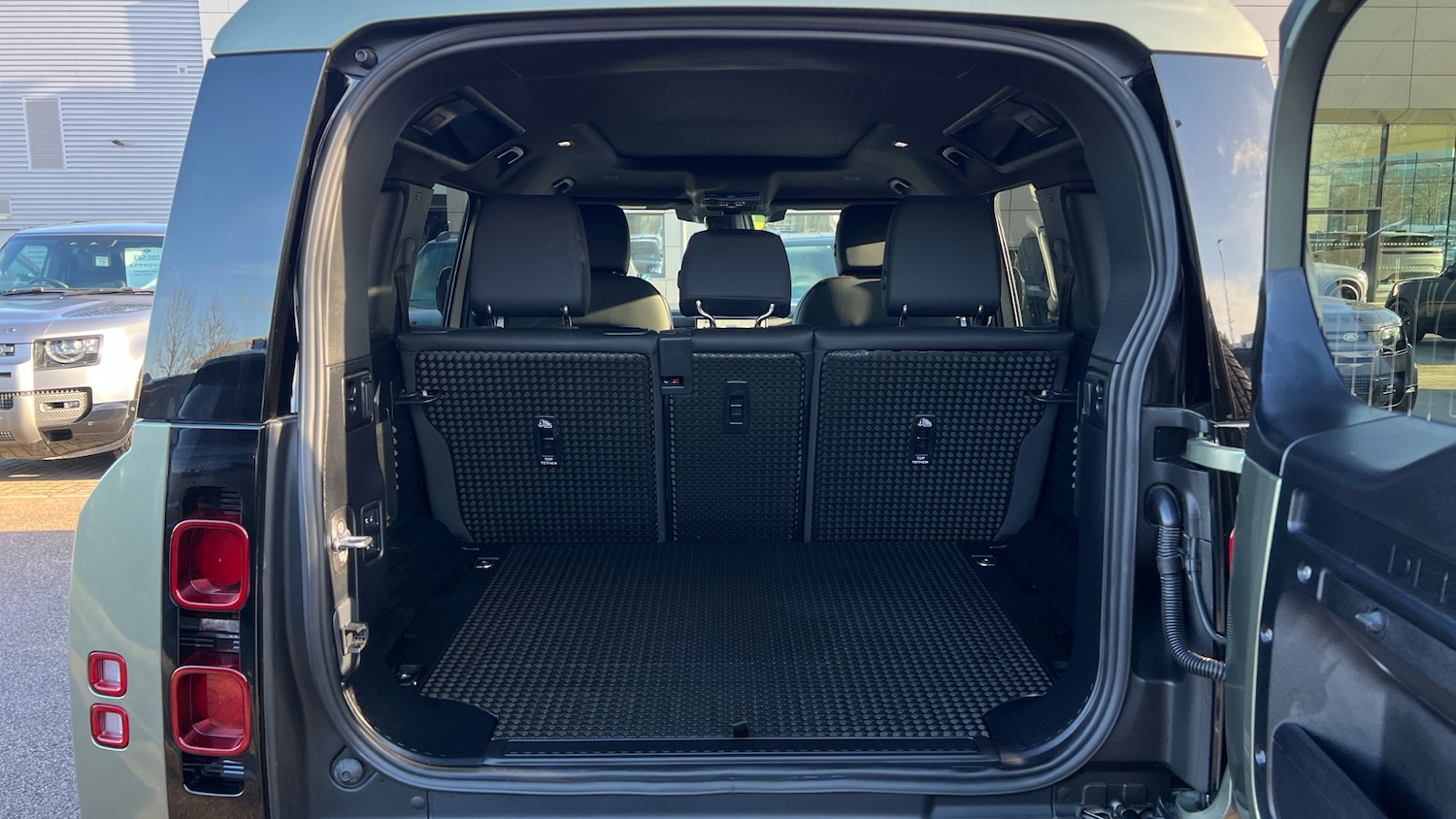 Used Land Rover Defender 2025 for sale - 77201400: Photo 10