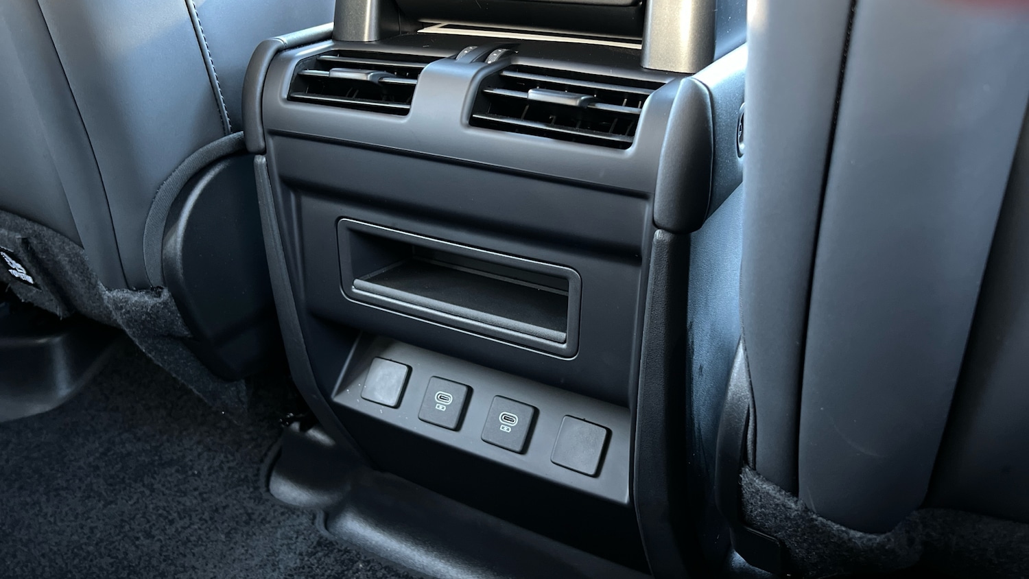 Used Land Rover Defender 2025 for sale - 77201400: Photo 18