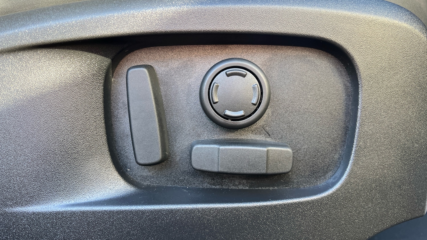 Used Land Rover Defender 2025 for sale - 77201400: Photo 23