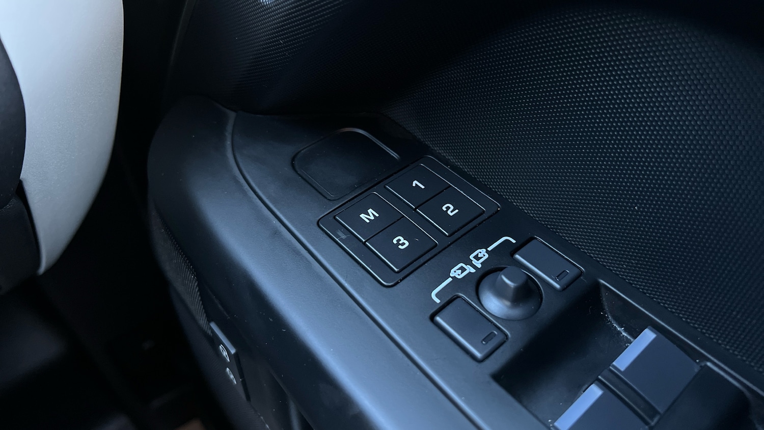 Used Land Rover Defender 2025 for sale - 77201400: Photo 24