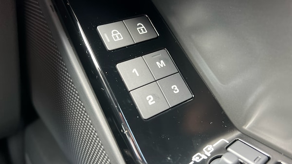 Used Land Rover Range Rover Velar 2025 for sale - 75656310: Photo 16