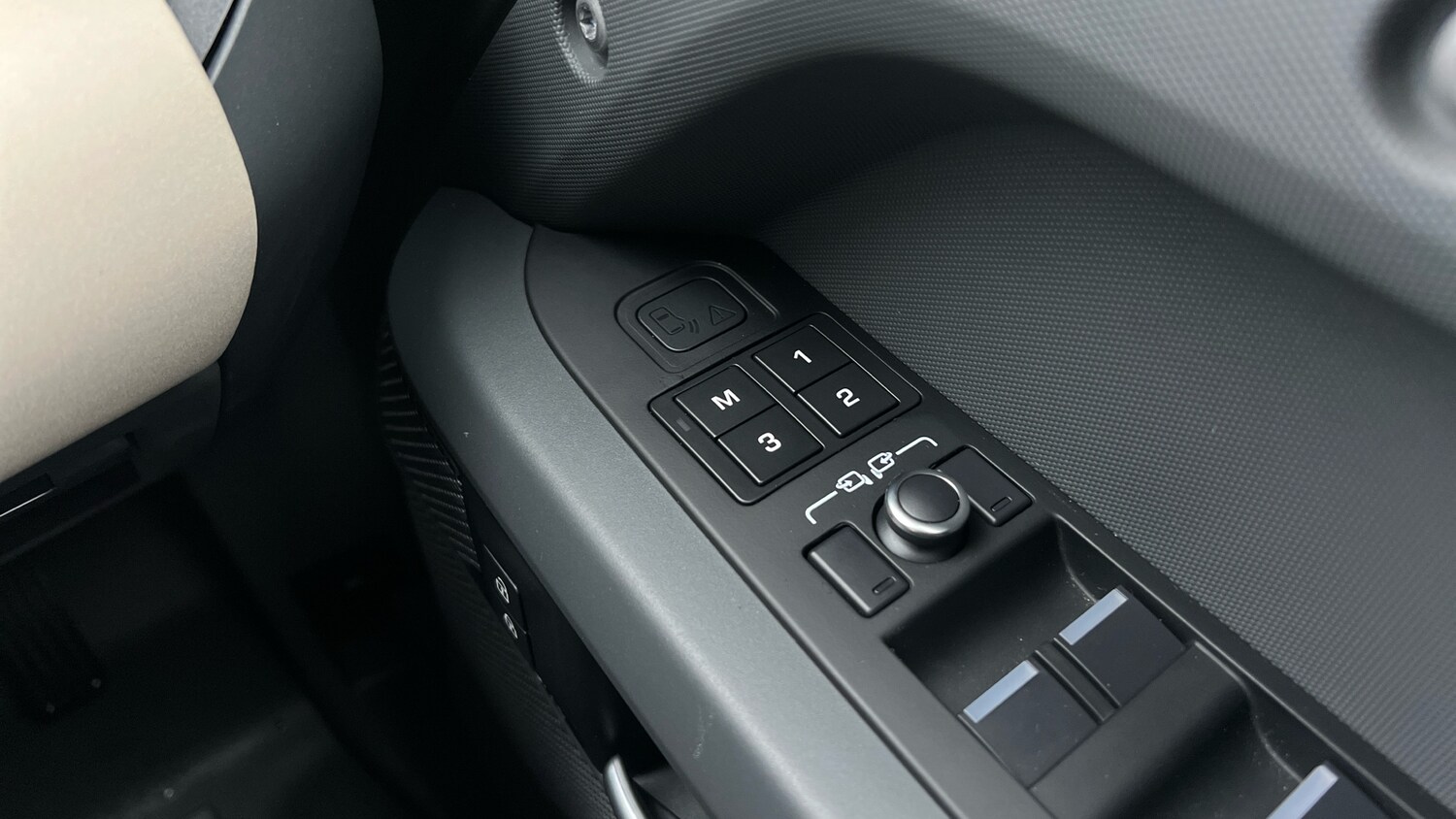 Used Land Rover Defender 2022 for sale - 77452959: Photo 24