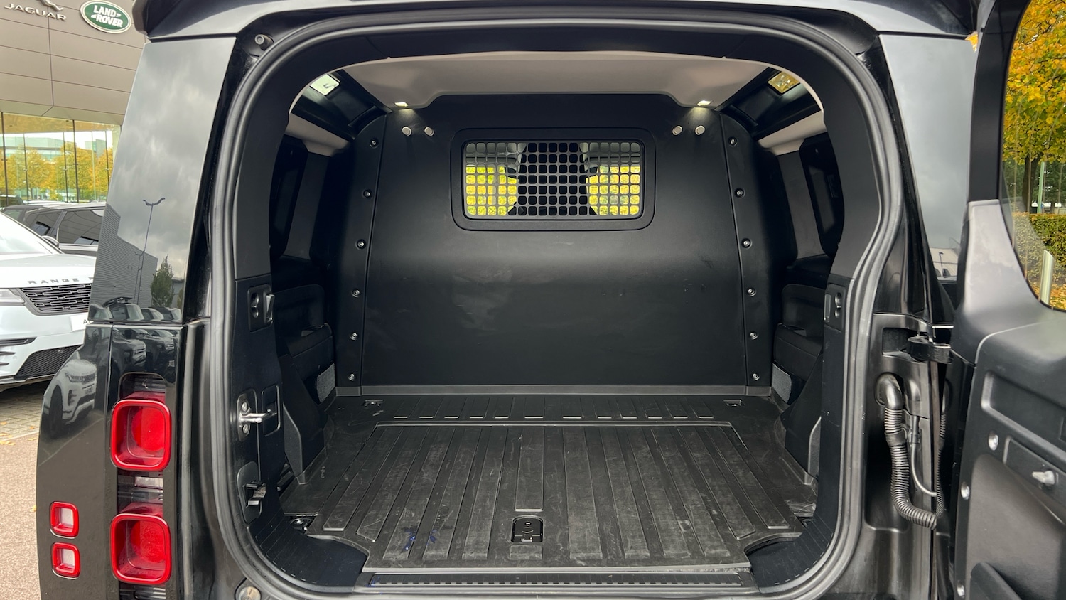 Used Land Rover Defender 2022 for sale - 76237326: Photo 10