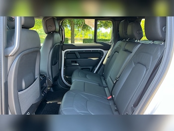 Used Land Rover Defender 2026 for sale - 78956536: Photo