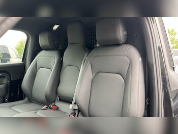 Used Land Rover Defender 2025 for sale - 75621548: Photo