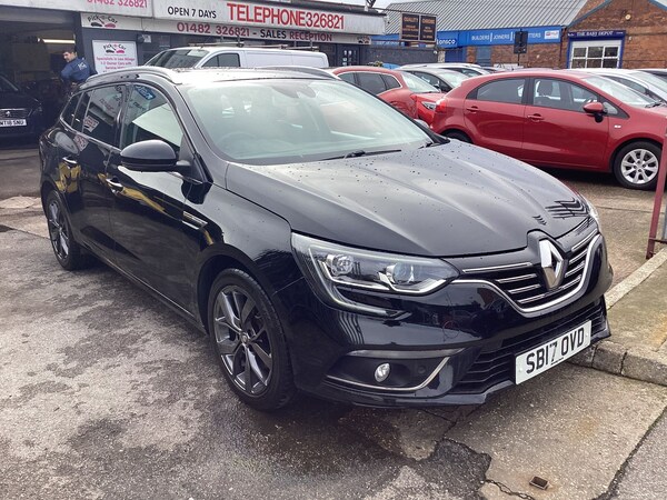 Used Renault Megane 2017 for sale - 76176217: Photo 2