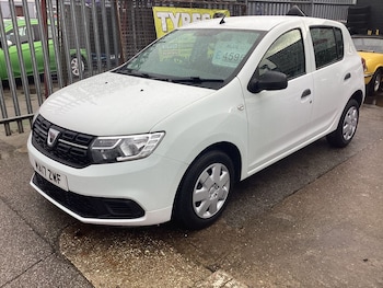 Used Dacia Sandero 2017 for sale - 76760796: Photo