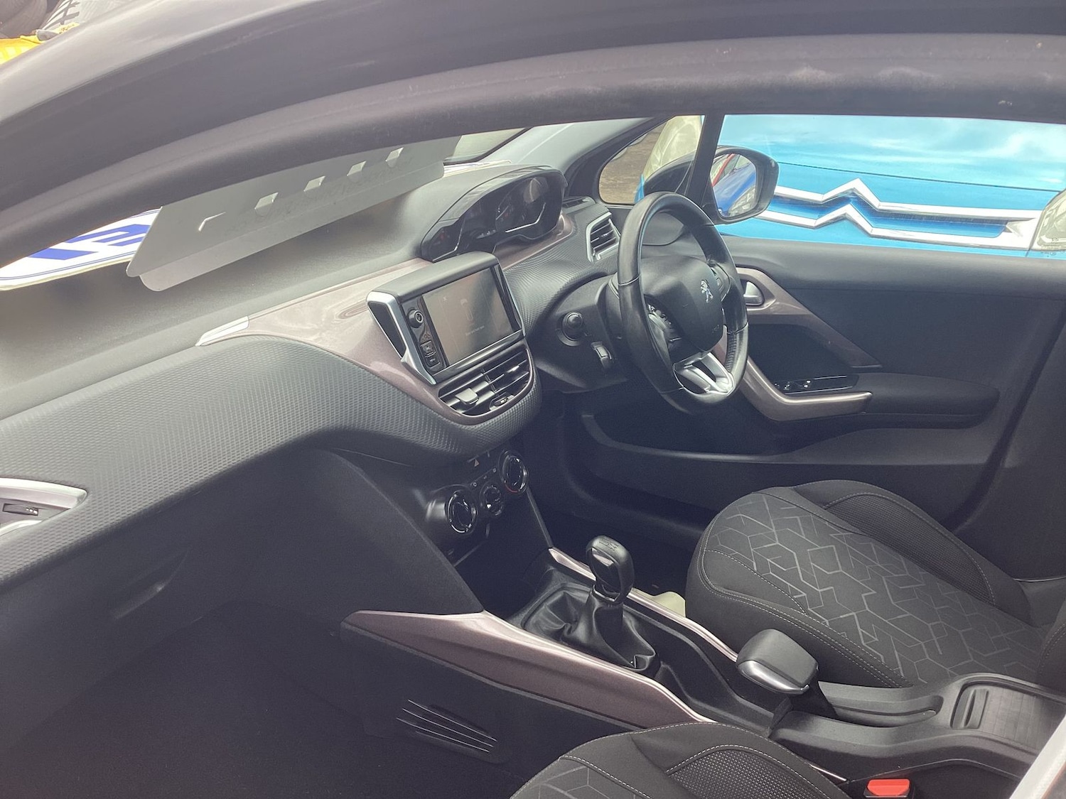 Used Peugeot 2008 2015 for sale - 77256600: Photo 11