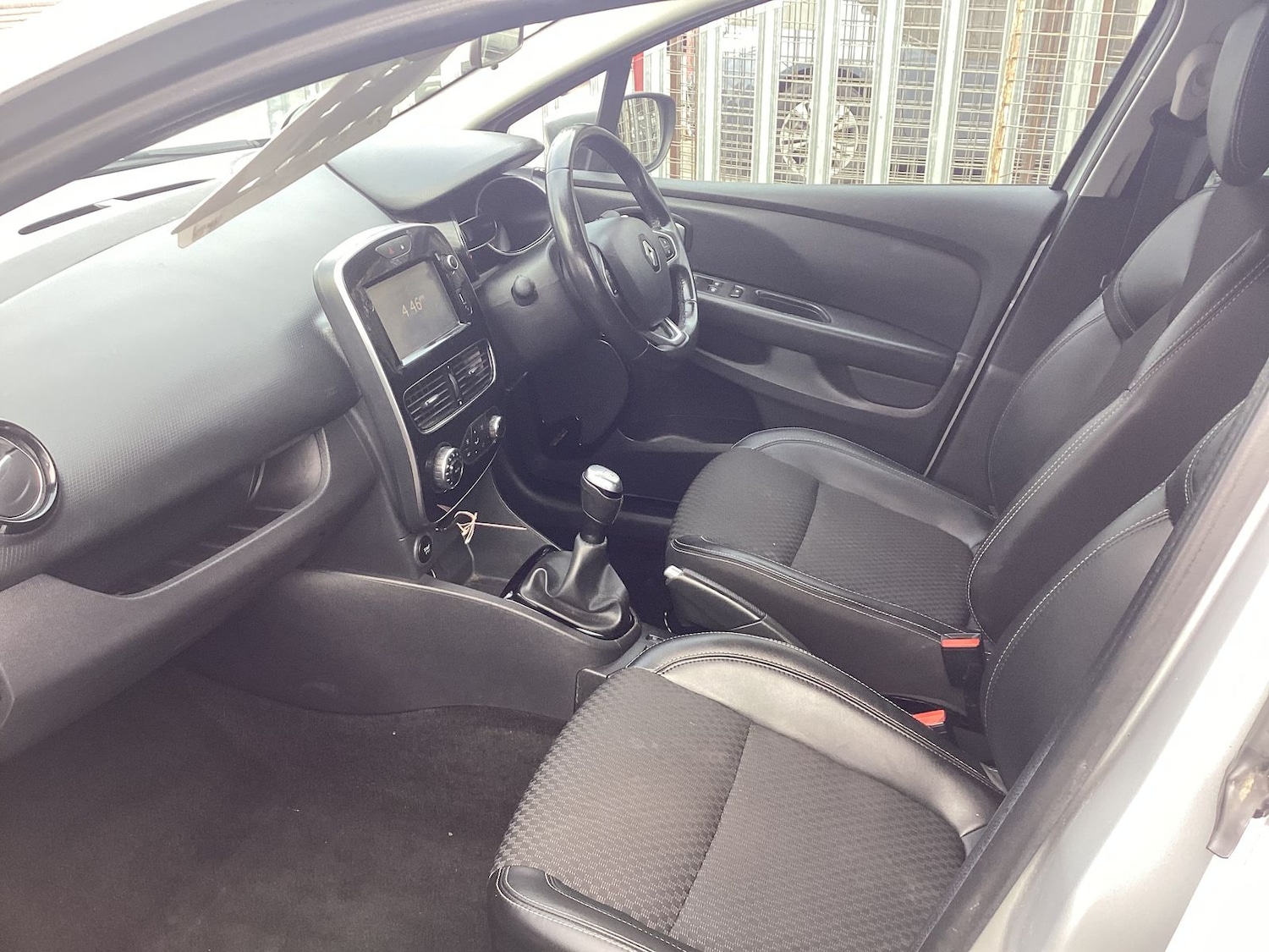 Used Renault Clio 2018 for sale - 77092847: Photo 11