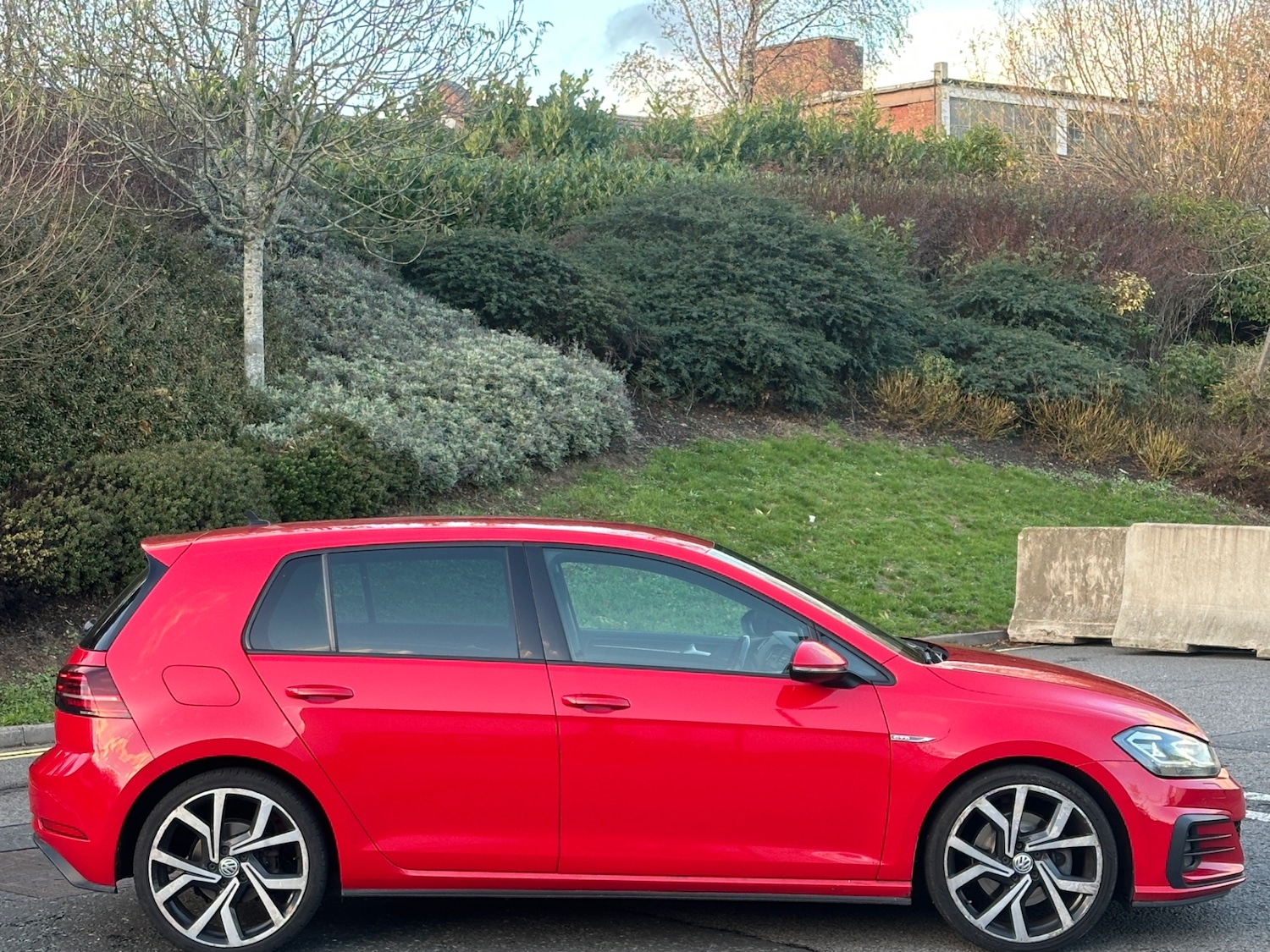 Used Volkswagen Golf 2017 for sale - 76669896: Photo 2