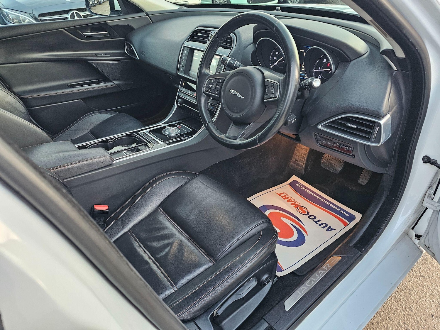 Used Jaguar XE 2016 for sale - 78034540: Photo 4