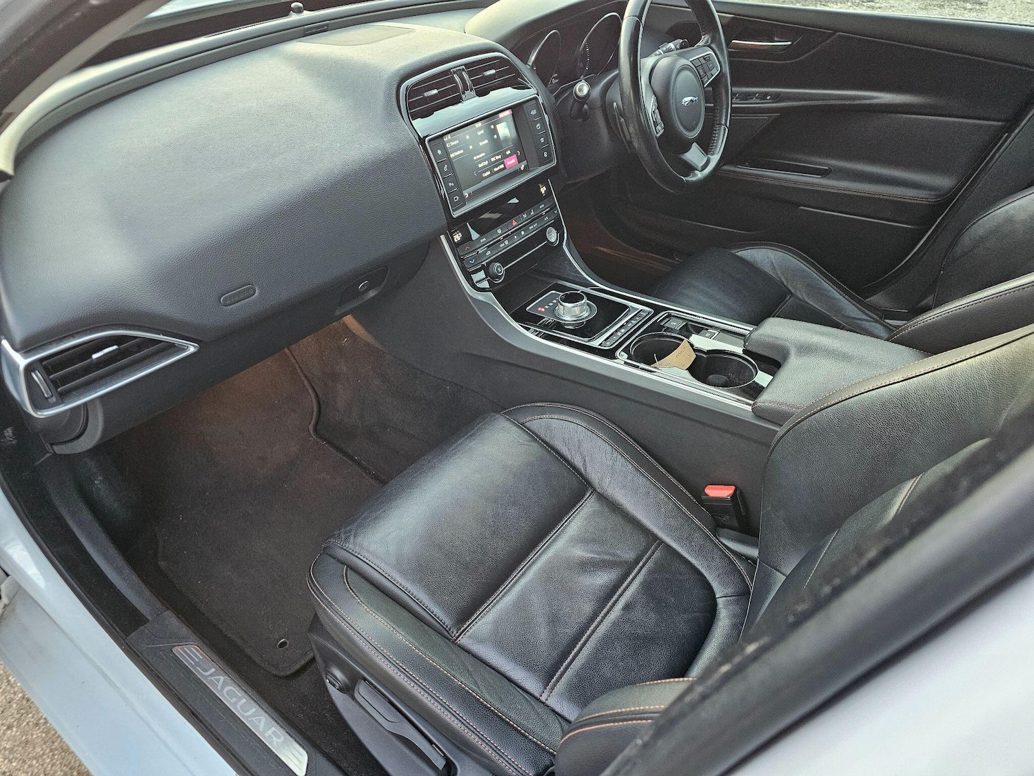 Used Jaguar XE 2016 for sale - 78034540: Photo 6