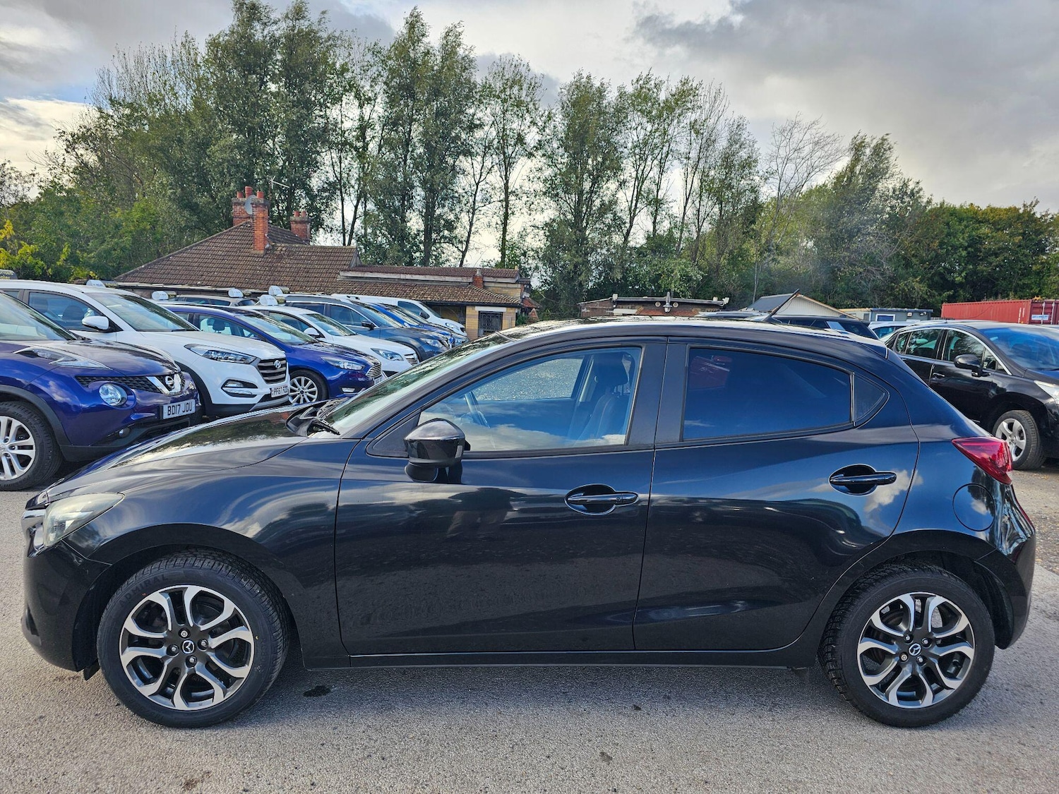 Used Mazda Mazda2 2015 for sale - 75927061: Photo 1