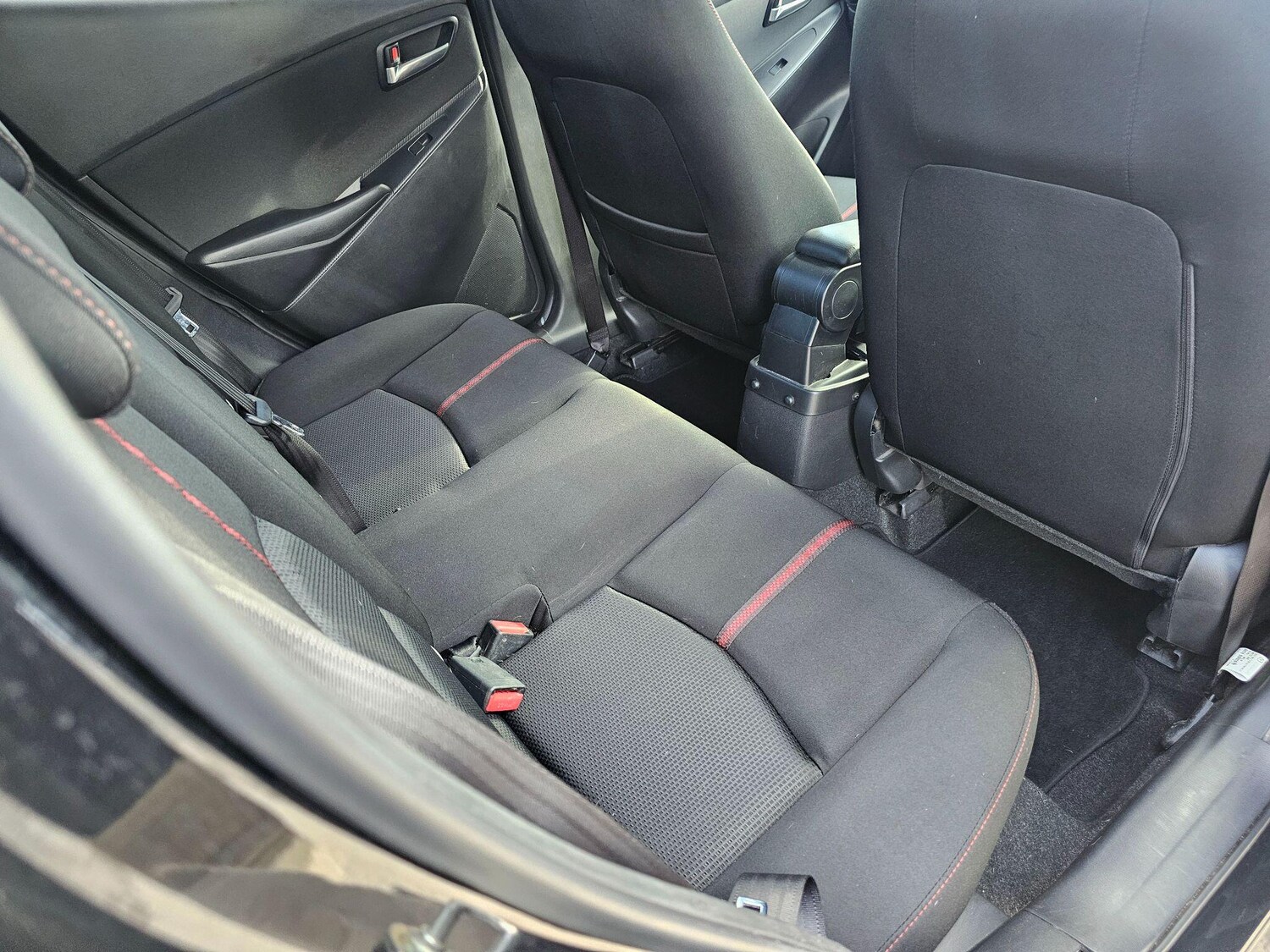 Used Mazda Mazda2 2015 for sale - 75927061: Photo 5
