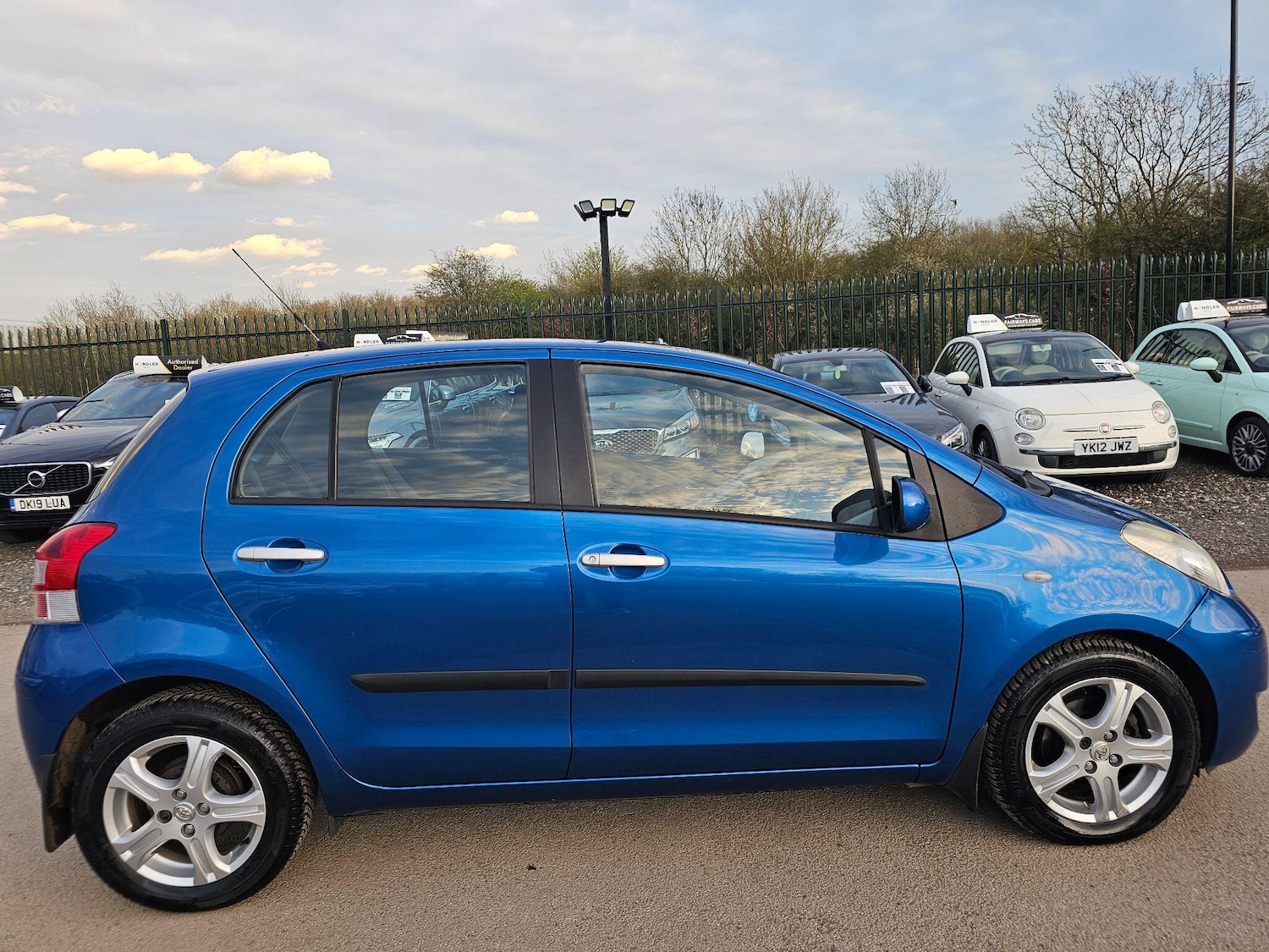 Used Toyota Yaris 2010 for sale - 78033855: Photo 2