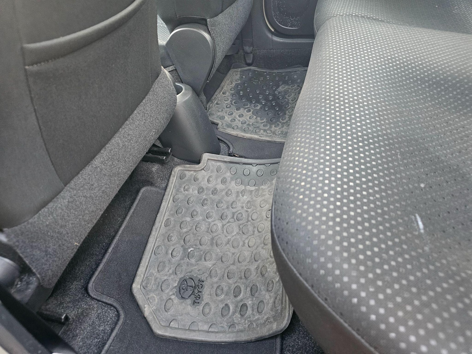 Used Toyota Yaris 2010 for sale - 78033855: Photo 22