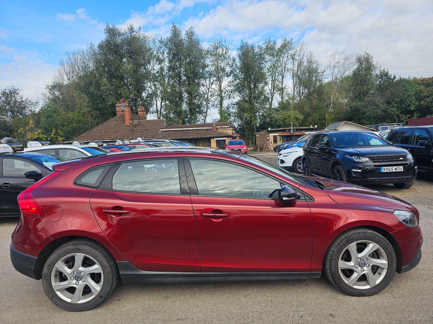 Used Volvo V40 Cross Country 2015 for sale - 76072319: Photo 1