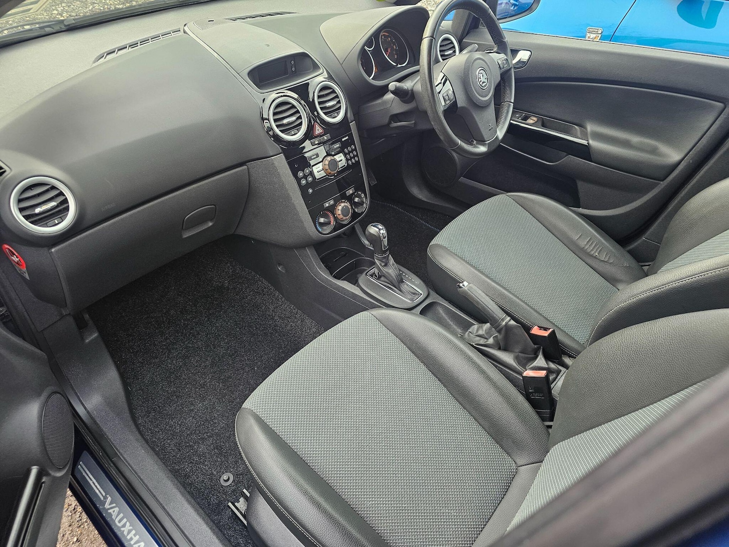 Used Vauxhall Corsa 2009 for sale - 77468650: Photo 5