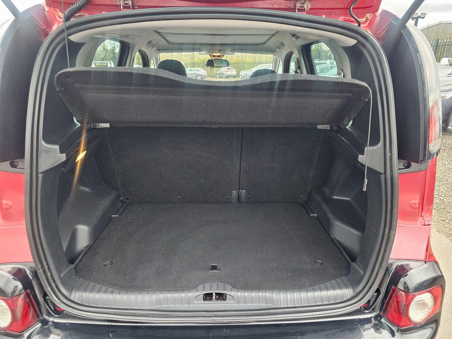 Used Citroen C3 Picasso 2016 for sale - 78047108: Photo 24