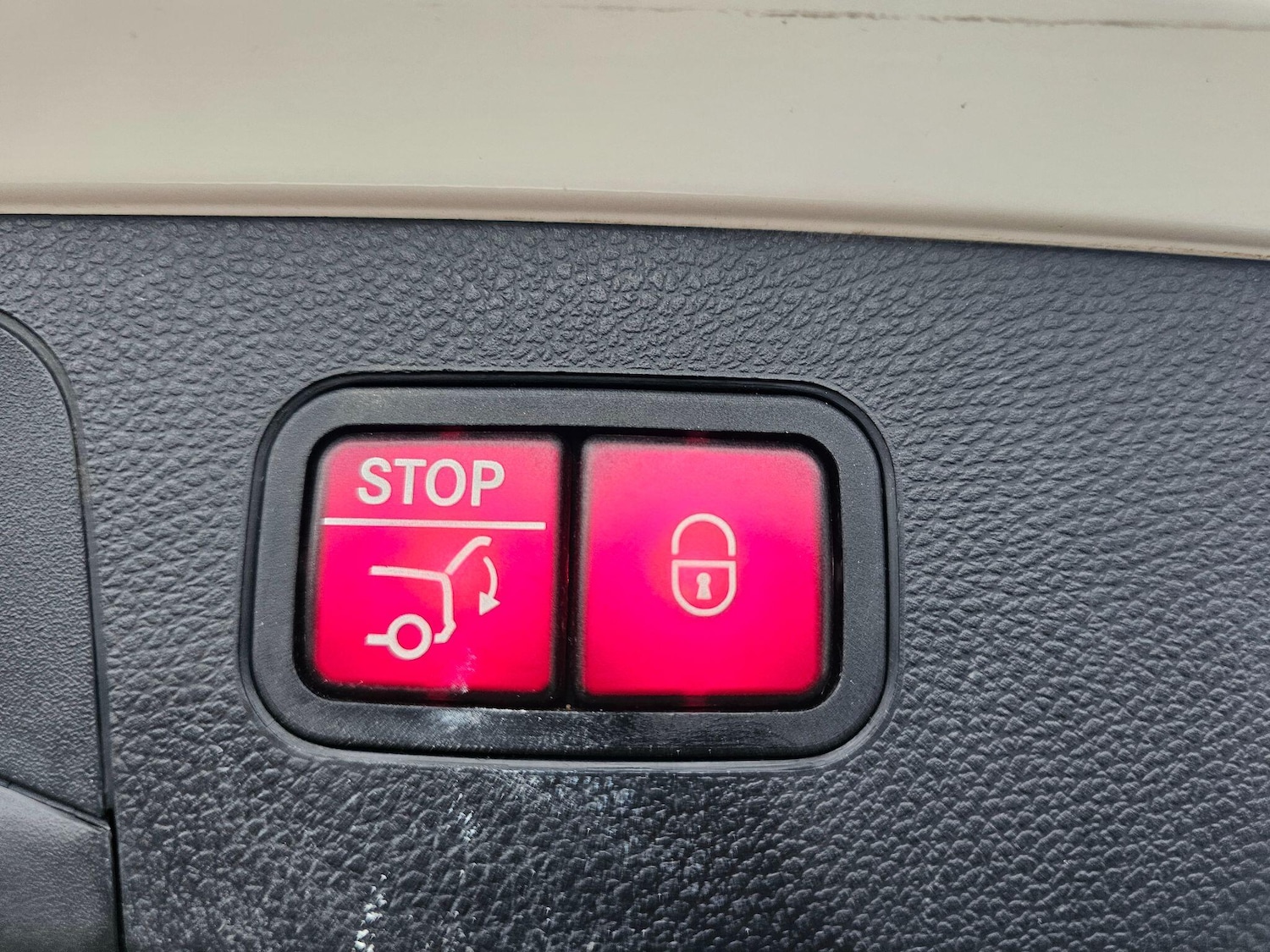 Used Mercedes-Benz GLC 2016 for sale - 76887435: Photo 38