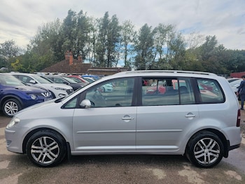 Used Volkswagen Touran 2009 for sale - 75687651: Photo