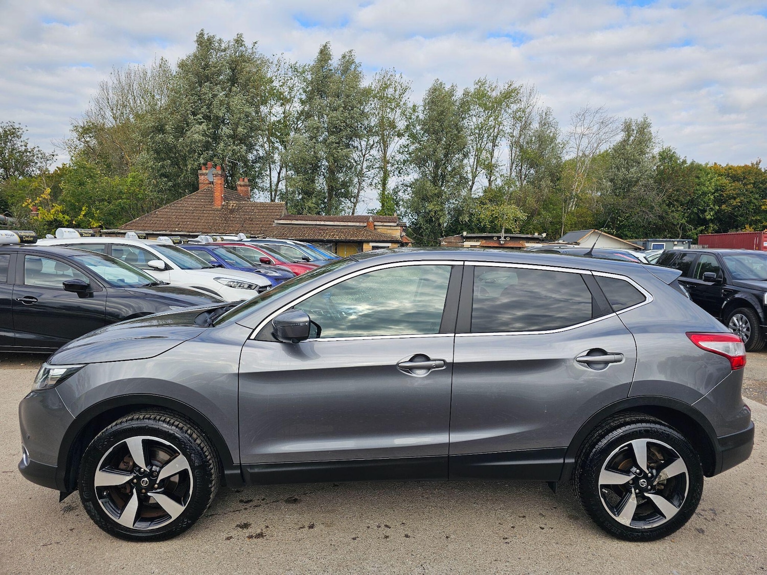 Used Nissan Qashqai 2015 for sale - 76989057: Photo 2